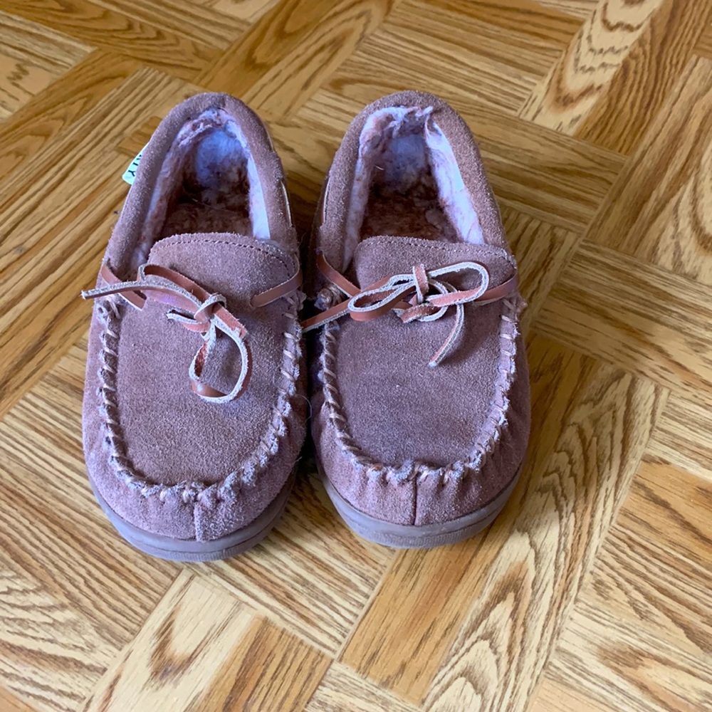 Little boys size 11 slippers. Worn only a few times indoors.
